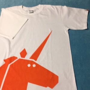 New!!! Unicorn Graphic T-Shirt, Size M